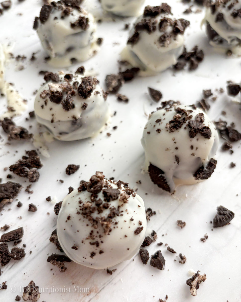 COOKIES & CREAM PROTEIN BALLS (DAIRY FREE)