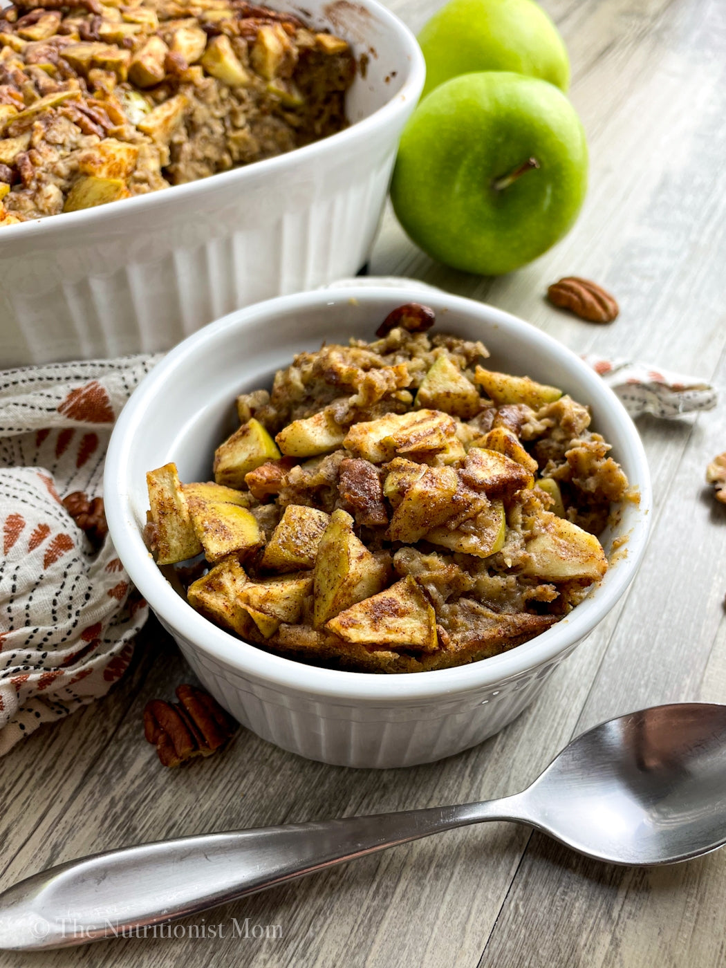 APPLE PIE BAKED PROTEIN OATMEAL (VEGAN)