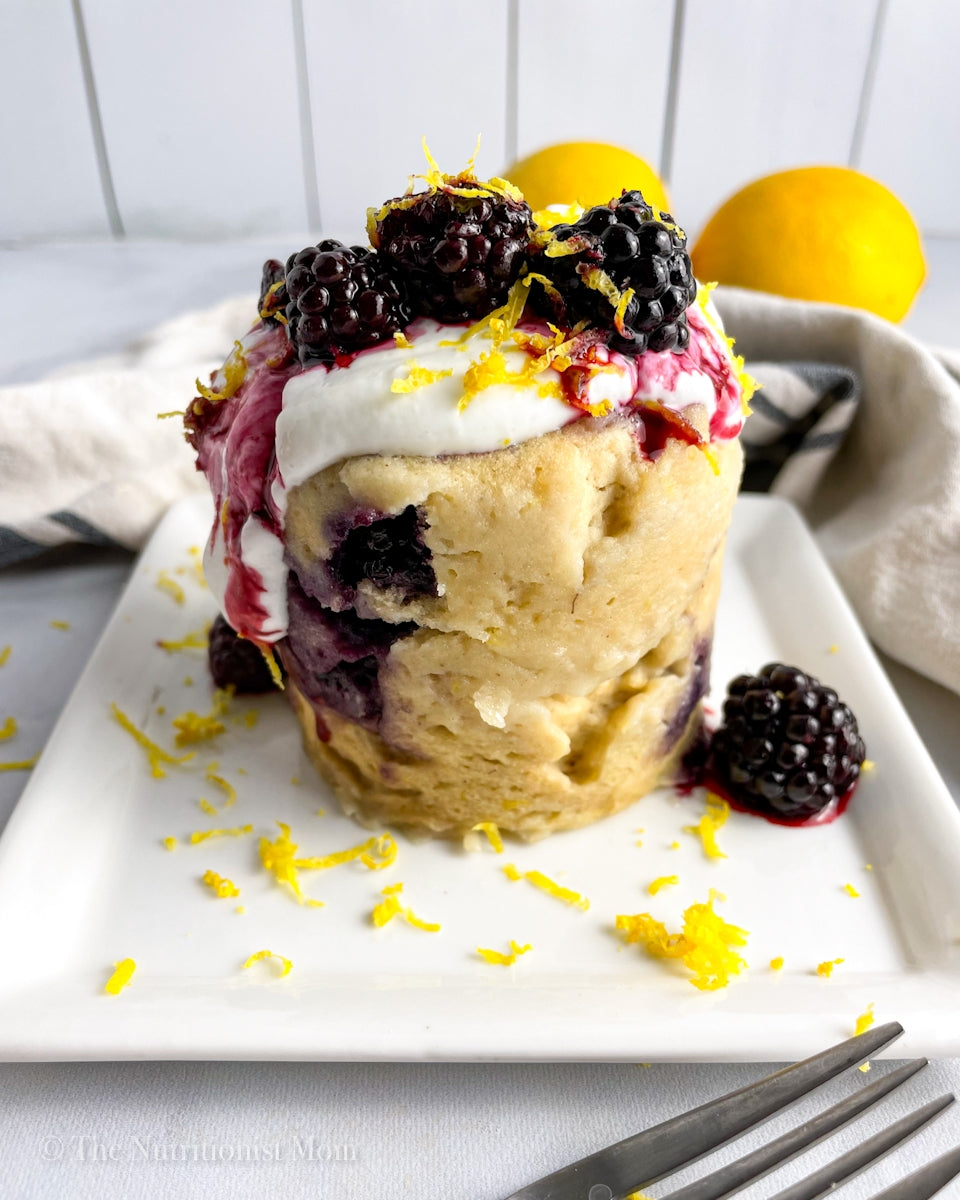 BLACKBERRY LEMON PROTEIN MUG CAKE