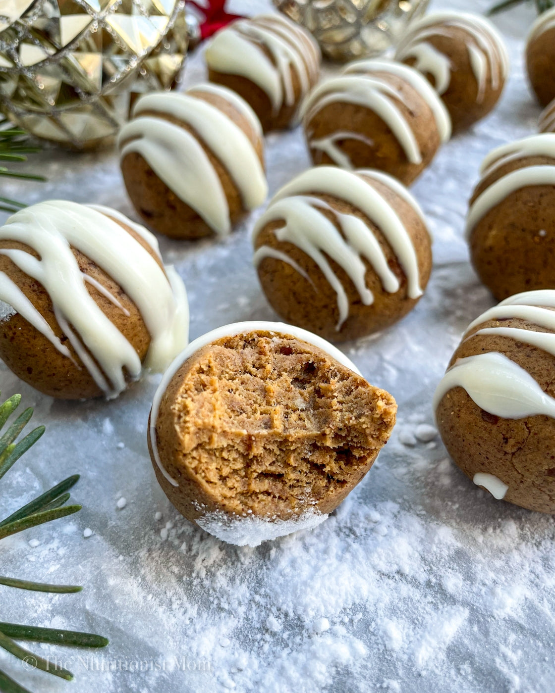 GINGERBREAD PROTEIN BALLS (VEGAN)