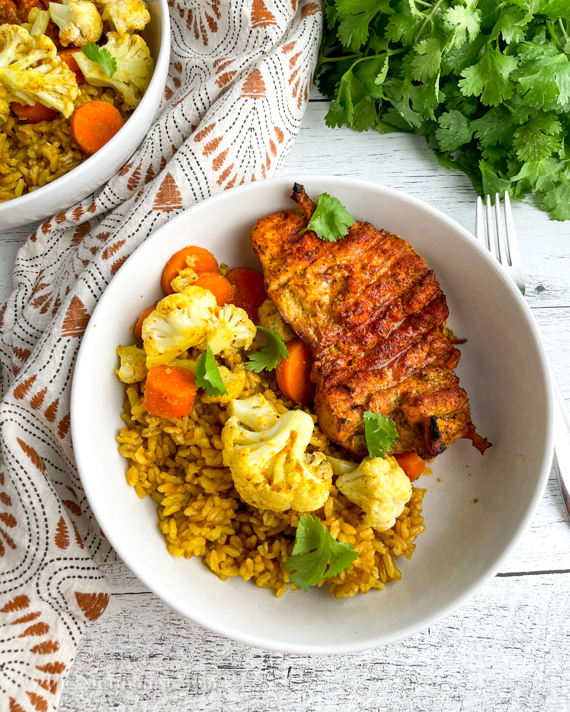 https://nutritionistmom.com/cdn/shop/articles/20230518201227-tandoorichickenmealprep2_1120x.jpg?v=1684443325