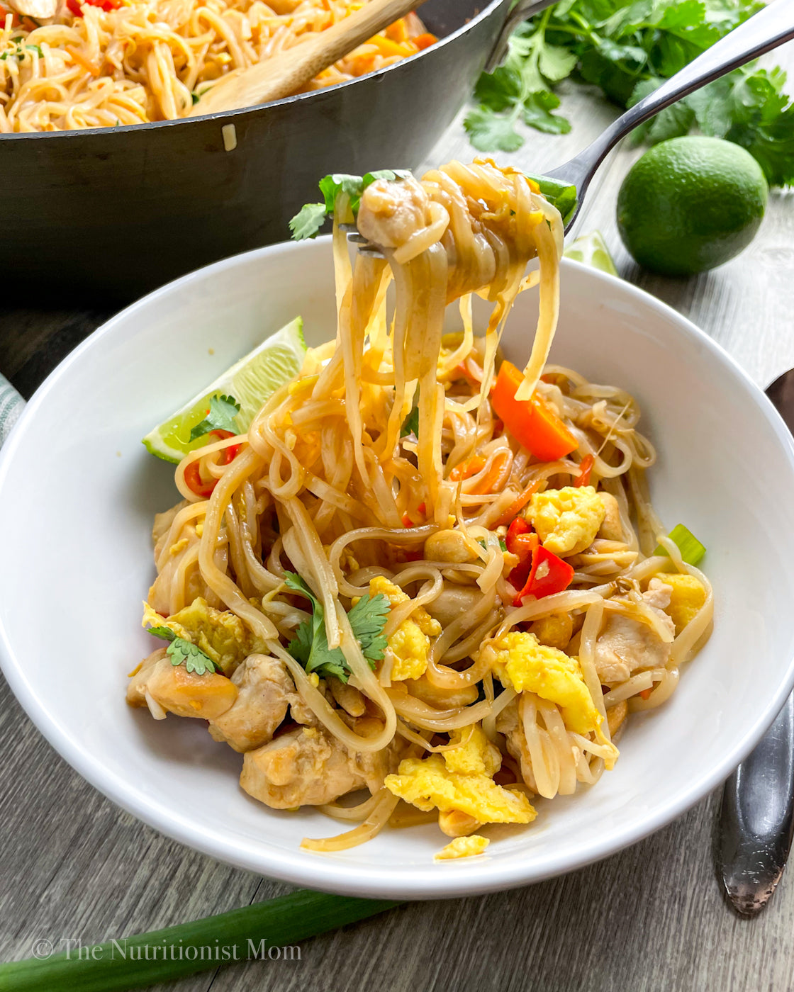 healthy-chicken-pad-thai-nutritionist-mom